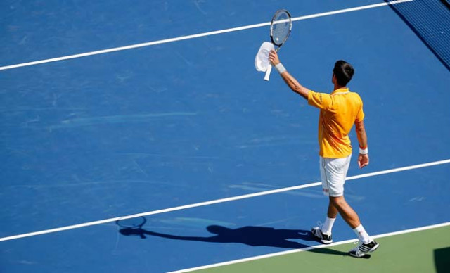 novak djokovic of serbia waves to the crowd after defeating alexandr dolgopolov of the ukraine in three sets during the semifinals of the western amp southern open at the linder family tennis center on august 22 2015 photo afp novak djokovic of serbia waves to the crowd after defeating alexandr dolgopolov of the ukraine in three sets during the semifinals of the western amp southern open at the linder family tennis center on august 22 2015 photo afp