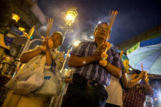 people pray at the erawan shrine the site of monday 039 s deadly blast in central bangkok thailand august 20 2015 photo reuters people pray at the erawan shrine the site of monday 039 s deadly blast in central bangkok thailand august 20 2015 photo reuters