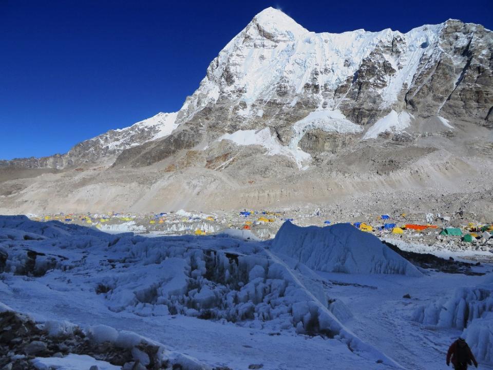 a deadly earthquake that struck nepal on april 25 2015 sparked a deadly avalanche at everest base camp photo afp