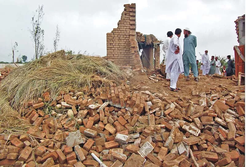 whirlwind decimates construction in karak photos express whirlwind decimates construction in karak photos express