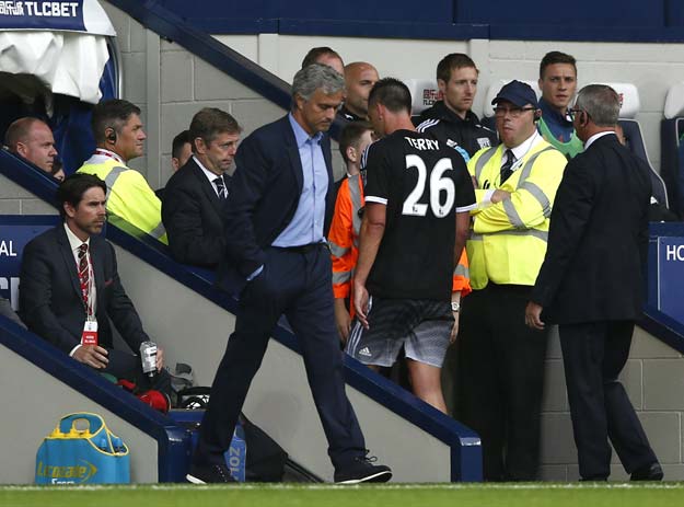 chelsea 039 s english defender john terry c walks off the pitch after receiving a red card during the english premier league football match between west bromwich albion and chelsea at the hawthorns in west bromwich central england on august 23 2015 photo afp