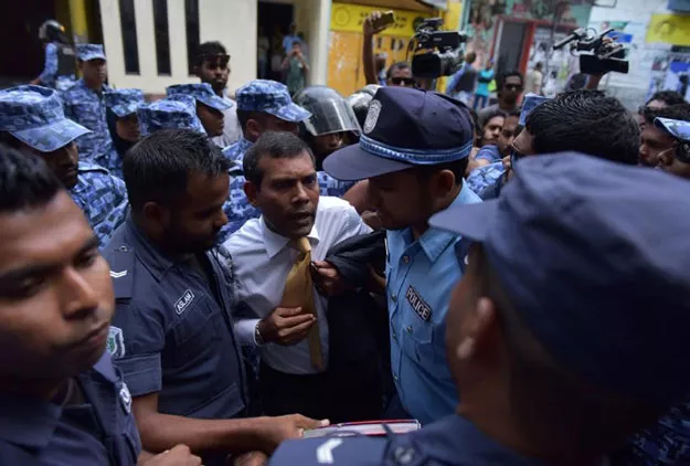 maldives police try to move former president mohamed nasheed c during a scuffle as he arrives at a courthouse in male on february 23 2015 photo afp maldives police try to move former president mohamed nasheed c during a scuffle as he arrives at a courthouse in male on february 23 2015 photo afp