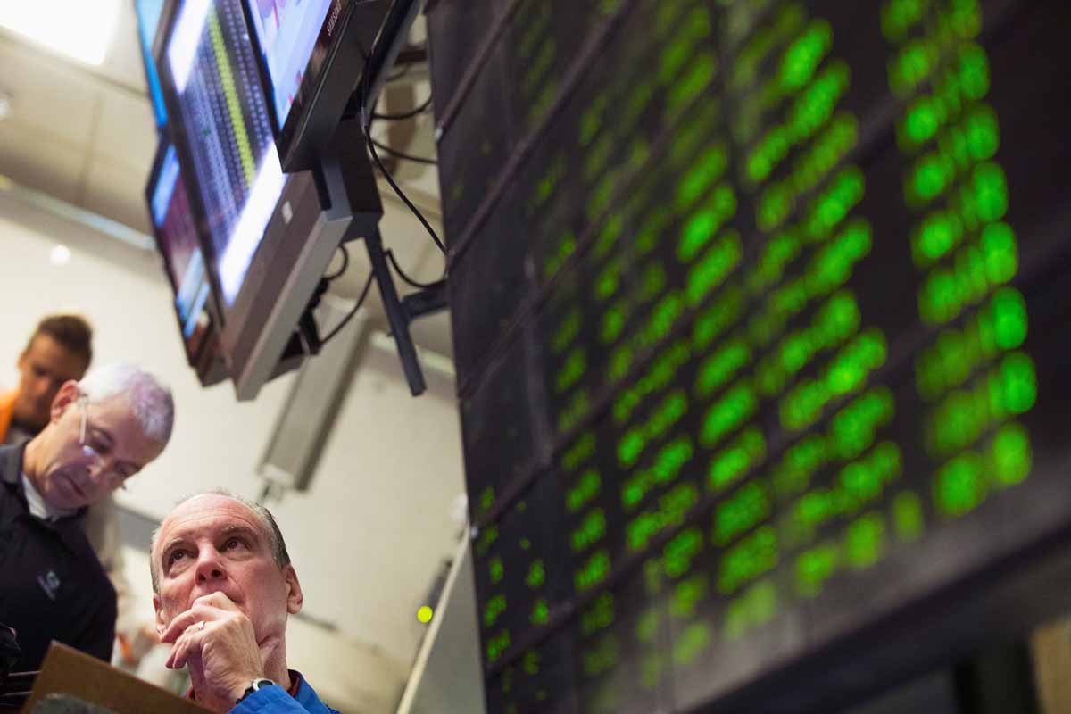 a traders monitors offers in the standard amp poor 039 s 500 stock index options pit at the chicago board options exchange cboe on august 24 2015 in chicago illinois photo afp
