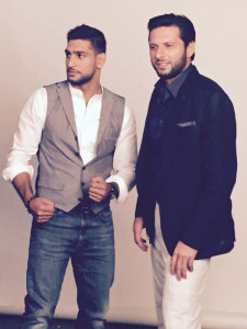 amir khan shahid afridi exchange friendly blows amir khan shahid afridi exchange friendly blows