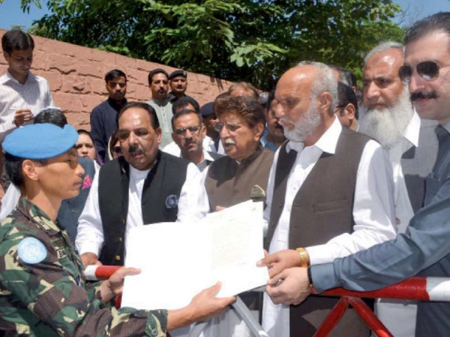 pm and opposition leader present memorandum to united nations military observers group in india and pakistan over indian aggression photo inp pm and opposition leader present memorandum to united nations military observers group in india and pakistan over indian aggression photo inp