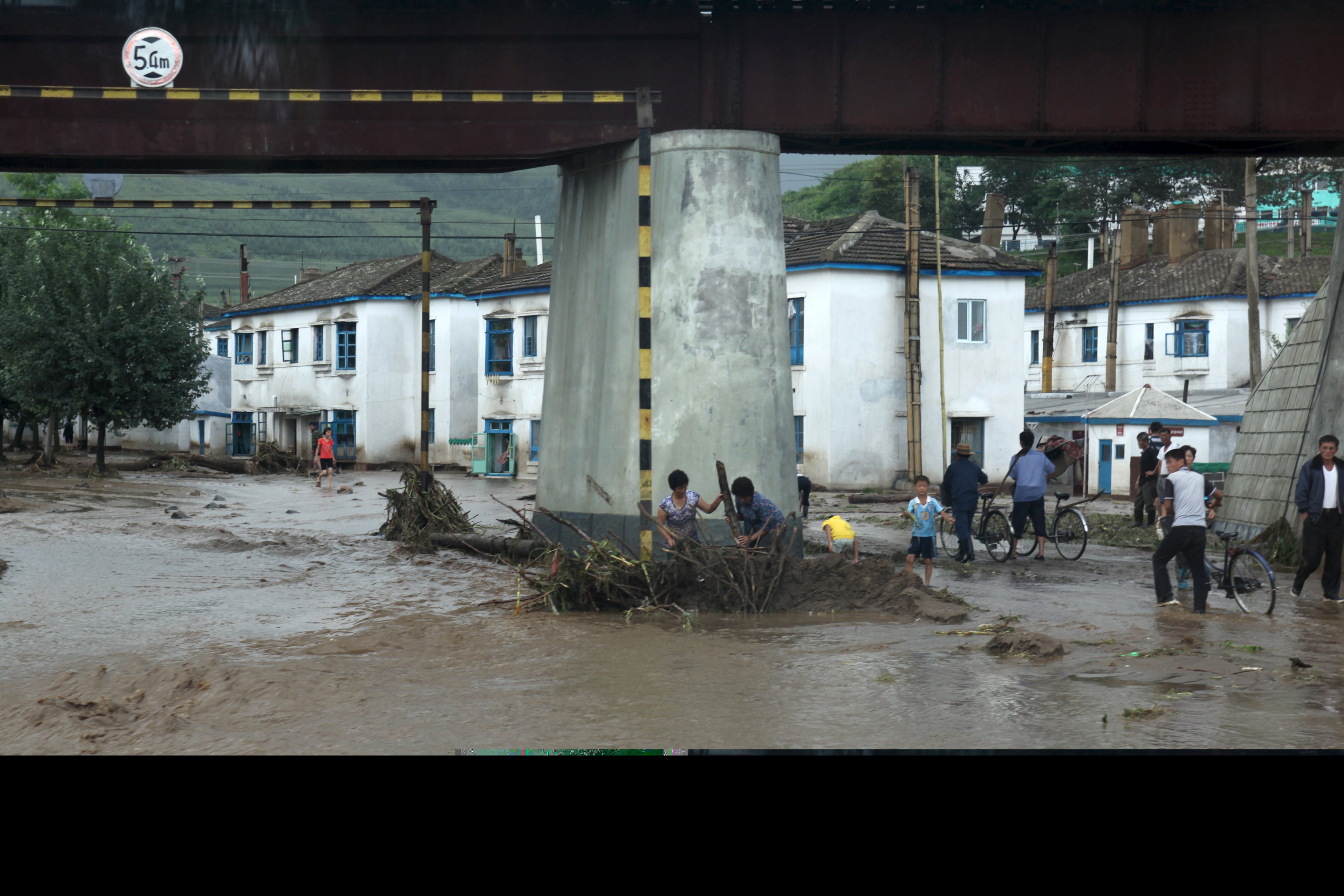 residents attempt to clear flood debris from under a bridge in the city of rajin in north korea in this august 22 2015 picture taken by a recent visitor heavy rain in north korea killed 40 people stranded thousands in flash floods and caused quot massive quot damage on the weekend the international federation of the red cross and north korean media said more than 11 000 people were forced from their homes or otherwise affected by the floods which hit the northeastern city of rajin near the border with russia and china on saturday and sunday hler gudjonsson a spokesman for the red cross in beijing told reuters reuters