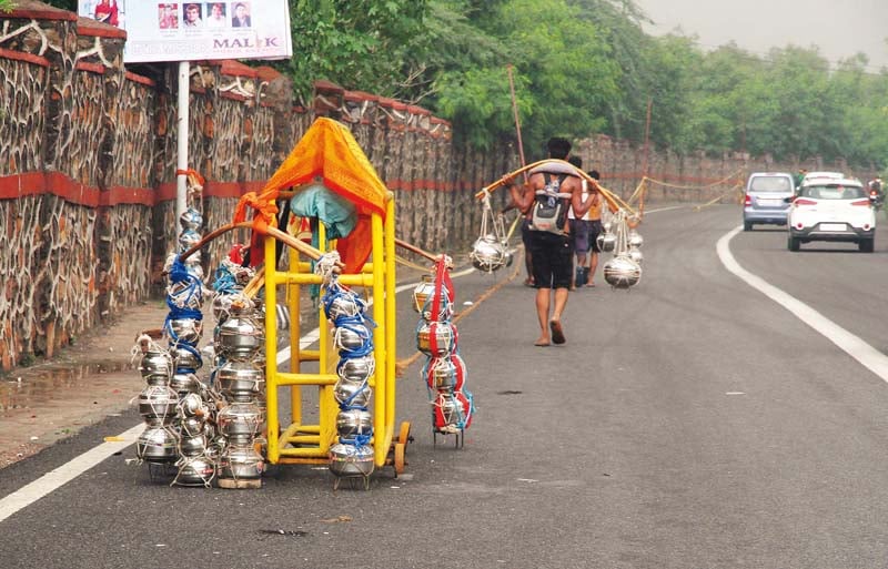 pilgrims in india carry water from the ganges to their hometowns photos athar khan