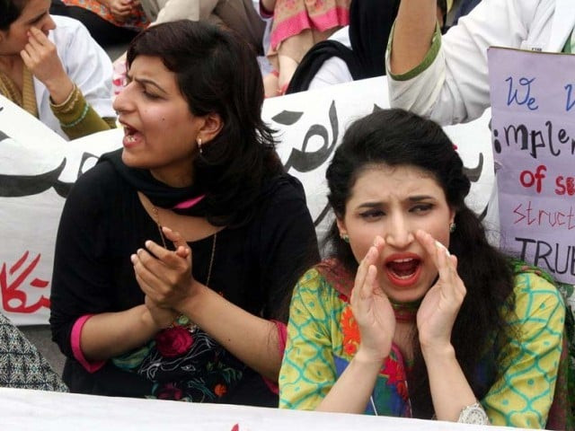 doctors demand end to privatiation of health facilities in 10 districts photo ppi doctors demand end to privatiation of health facilities in 10 districts photo ppi