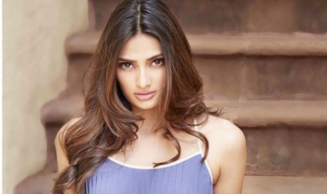 athiya also said that she would love to do a film with her father sunil shetty but no offer has come up yet photo india com athiya also said that she would love to do a film with her father sunil shetty but no offer has come up yet photo india com