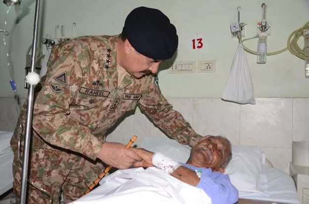 chief of army staff general raheel sharif inquires after the health of a man injured by the indian firing at the sialkot working boundary on august 28 photo ispr chief of army staff general raheel sharif inquires after the health of a man injured by the indian firing at the sialkot working boundary on august 28 photo ispr