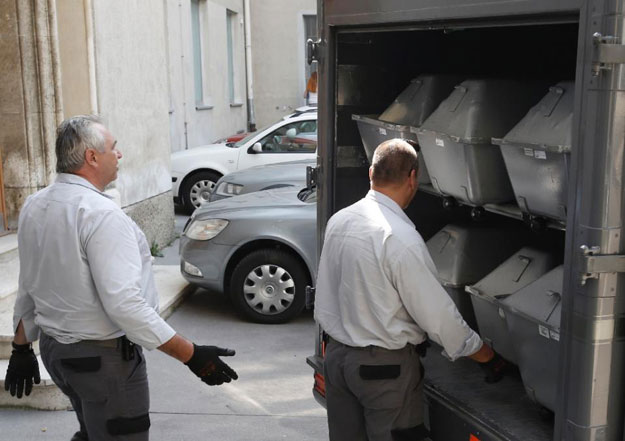 coffins containing the bodies of migrants who died in an abandoned lorry are off loaded from a hearse on august 28 2015 at the forensic institute in vienna photo afp