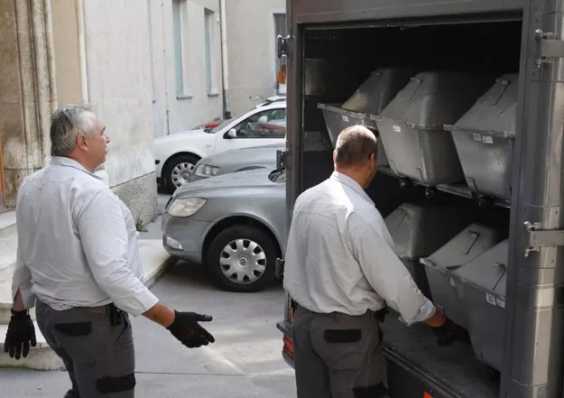 coffins containing the bodies of migrants who died in an abandoned lorry are off loaded from a hearse on august 28 2015 at the forensic institute in vienna photo afp coffins containing the bodies of migrants who died in an abandoned lorry are off loaded from a hearse on august 28 2015 at the forensic institute in vienna photo afp