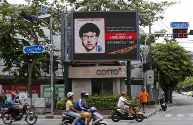 people ride their motorcycles past a digital billboard showing a sketch of the main suspect in monday 039 s attack on erawan shrine in bangkok thailand august 23 2015 photo reuters