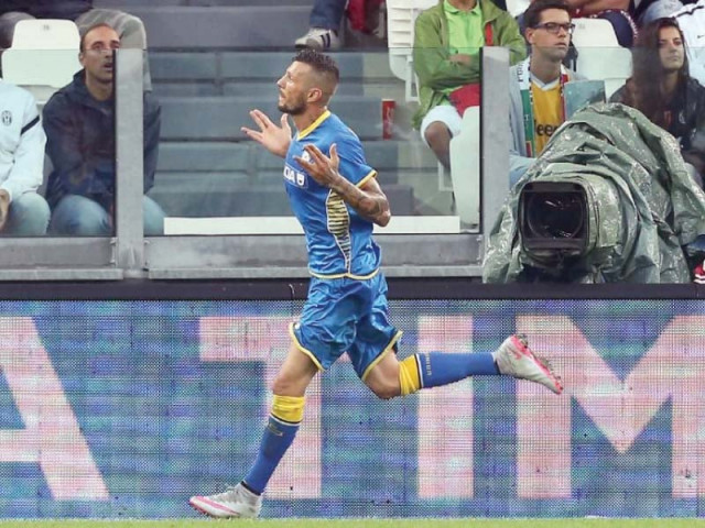 french striker cyril thereau struck for udinese 12 minutes from time to give juventus their first home defeat on the opening day in 87 years photo afp french striker cyril thereau struck for udinese 12 minutes from time to give juventus their first home defeat on the opening day in 87 years photo afp