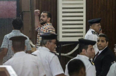 greste calls for sisi pardon after egypt jails al jazeera journalists