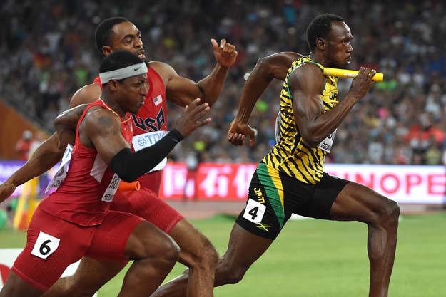 jamaica s usain bolt r races away with the baton from usa s mike rodgers l after usa s tyson gay c handed off to him in the final of the men s 4 100 metres relay athletics event at the 2015 iaaf world championships at the bird s nest national stadium in beijing on august 29 2015 photo afp