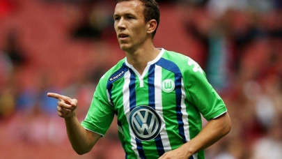 transfer deadline inter sign wolfsburg s perisic as atletico s raul garcia heads for athletic bilbao