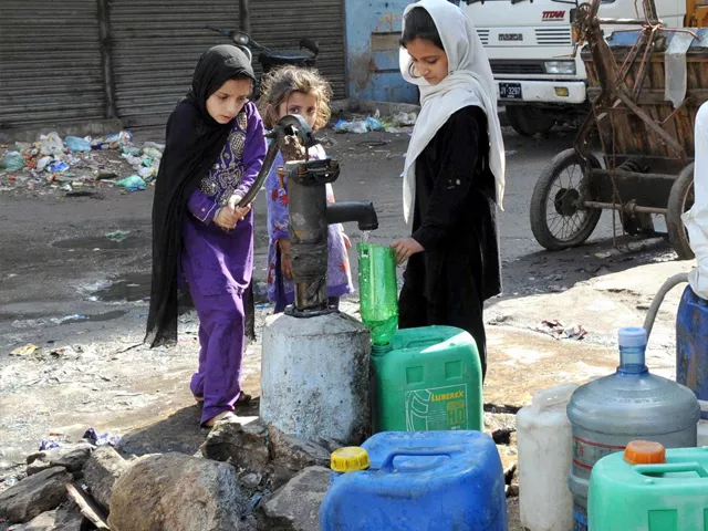 the water stress for domestic consumers in pakistan to rise from 4 01 in 2020 to 4 23 in 2040 photo rashid ajmeri express the water stress for domestic consumers in pakistan to rise from 4 01 in 2020 to 4 23 in 2040 photo rashid ajmeri express
