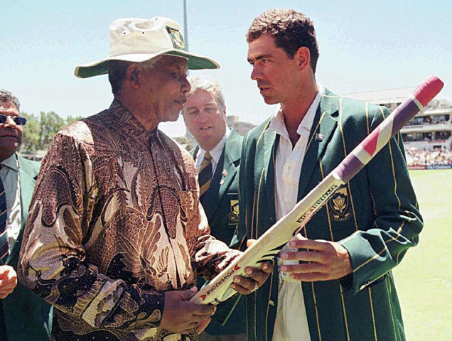 south african president nelson mandela receives a cricket bat from the south african cricket captain hansie cronje during the lunch break on the third day of the second test between south africa and india at newlands on january 4 1997 photo afp