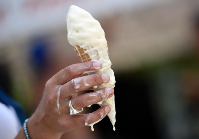 no more sticky hands british scientists develop slow melting ice cream