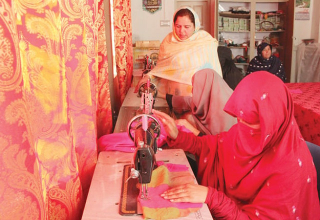 speakers at awareness seminar say govt should enforce labour laws photo fazal khaliq express speakers at awareness seminar say govt should enforce labour laws photo fazal khaliq express
