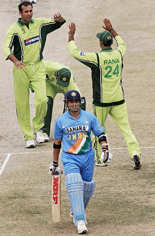former pakistan cricketer now steers a cab in australia