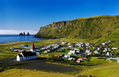 10 000 icelanders offer to house syrian refugees 10 000 icelanders offer to house syrian refugees