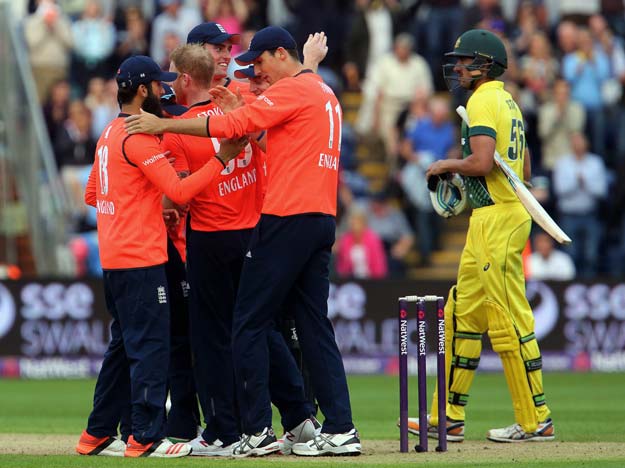 england players celebrate their victory over australia in the twenty20 t20 international cricket match between england and australia at the swalec stadium in cardiff south wales on august 31 2015 australia made 178 for 8 chasing england 039 s 182 for 5 photo afp