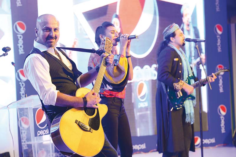 shahi performing at the launch of chand sitara in lahore photo publicity