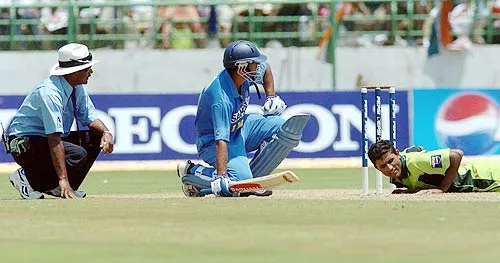 quot i for one would want to be standing back as far as possible if i was an umpire quot said marsh photo afp quot i for one would want to be standing back as far as possible if i was an umpire quot said marsh photo afp