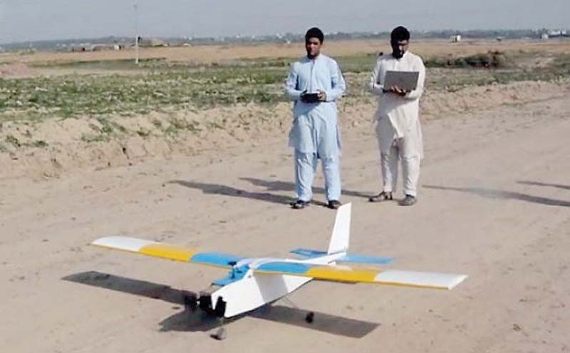 electrical engineering students exhibit the rescue drone photo inp