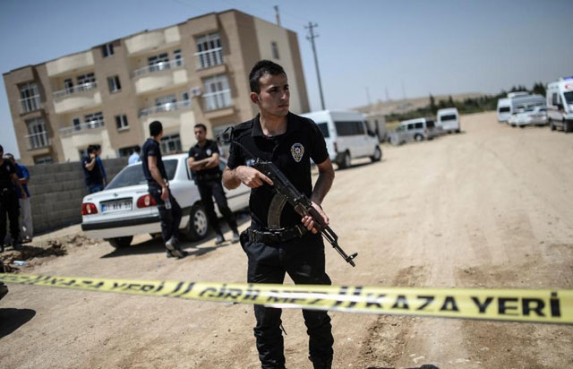 turkish police stand near a building in ceylanpinar area photo afp