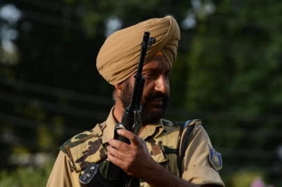 five dead in indian kashmir gun battle