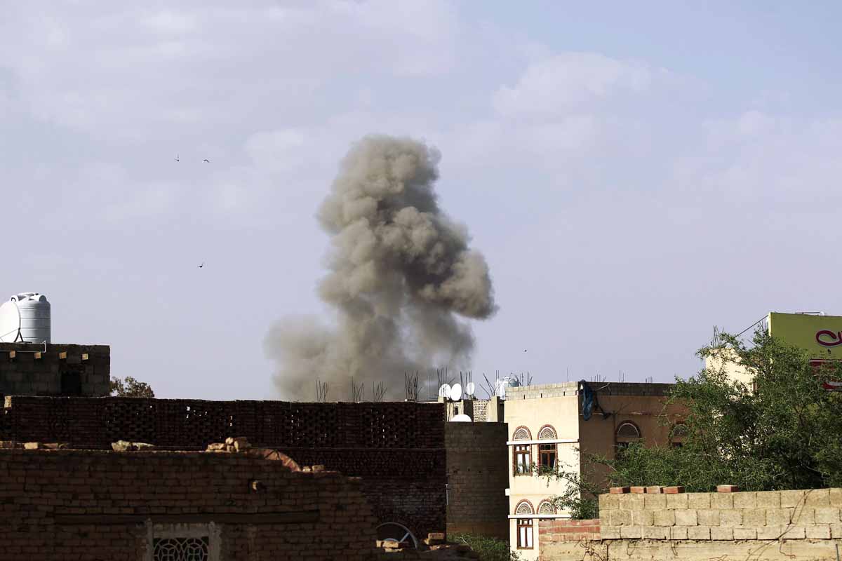 smoke billows from the defence ministry in the yemeni capital sanaa during a saudi led coalition air strike on september 4 2015 photo afp