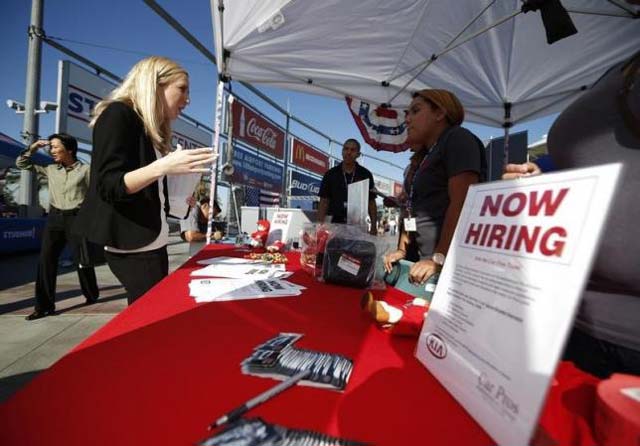 people browse booths at a military veterans 039 job fair in carson california october 3 2014 photo reuters