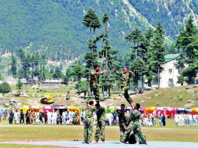 army soldiers display their skills during the festival photo online