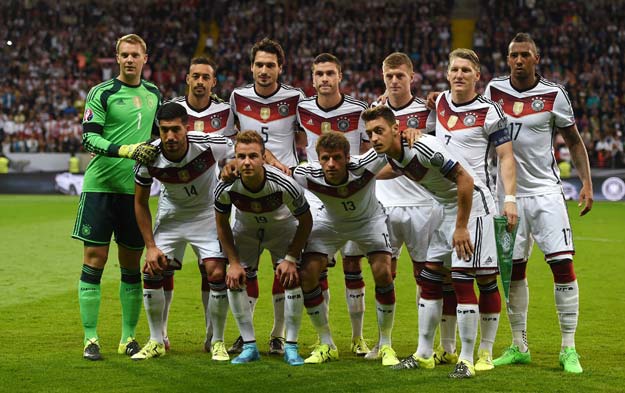 germany 039 s players pose for a picture ahead of the euro 2016 qualifying football match between germany and poland in frankfurt am main central germany on september 4 2015 photo afp