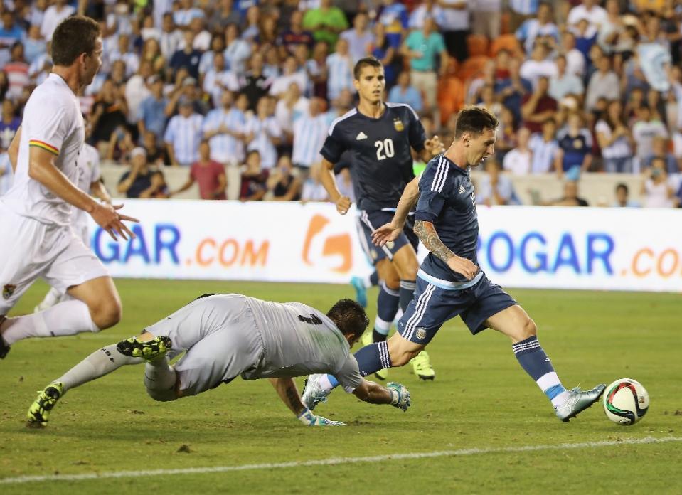 lionel messi of argentina scores a goal past dainel vaca of bolivia during their international friendly match at bbva compass stadium on september 4 2015 in houston texas photo afp