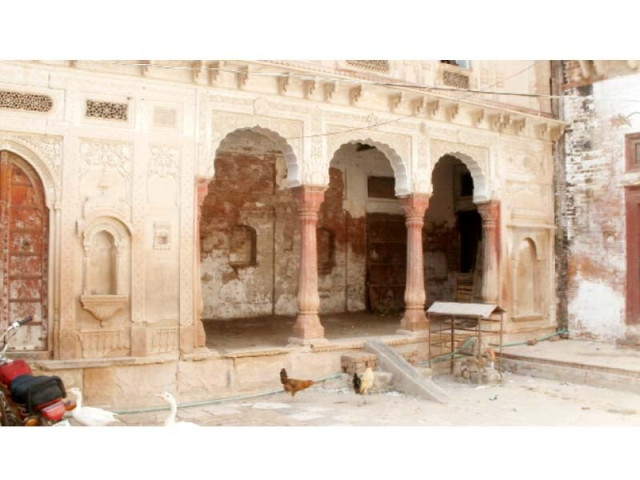 intricate patterns around the archways fading away photos kashif zafar express intricate patterns around the archways fading away photos kashif zafar express