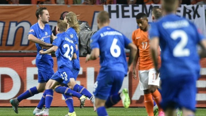 iceland 039 s midfielder gylfi thor sigurdsson l celebrates after scoring a penalty kick during their uefa euro 2016 qualifying round match against the netherlands on september 3 2015 in amsterdam photo afp