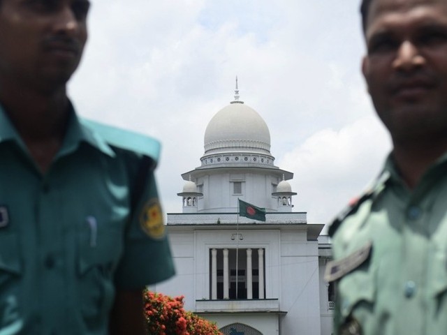 bangladeshi police stand guard in front of the high court in dhaka on august 1 2013 photo afp