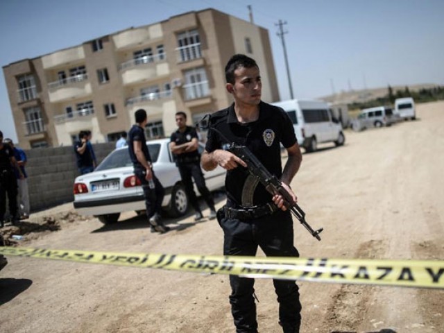 turkish police stand near a building in ceylanpinar area photo afp