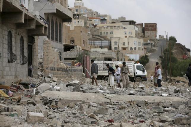 people salvage belongings from the rubble of a house destroyed by a saudi led air strike in yemen 039 s capital sanaa september 7 2015 photo reuters