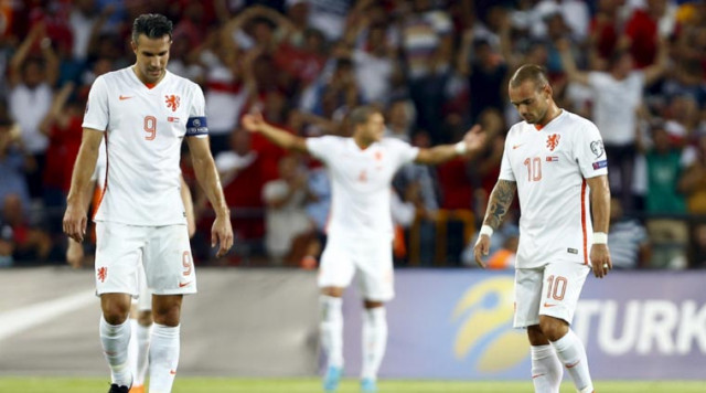 robin van persie l and wesley sneijder r of the netherlands react after turkey s second goal during their euro 2016 qualifiers photo reuters robin van persie l and wesley sneijder r of the netherlands react after turkey s second goal during their euro 2016 qualifiers photo reuters
