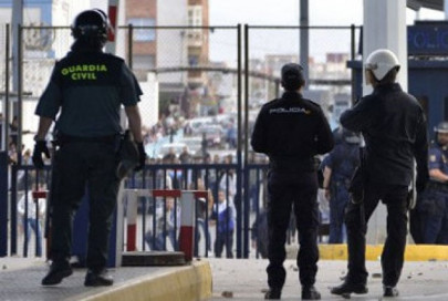 five police injured in riot at spanish migrant detention centre