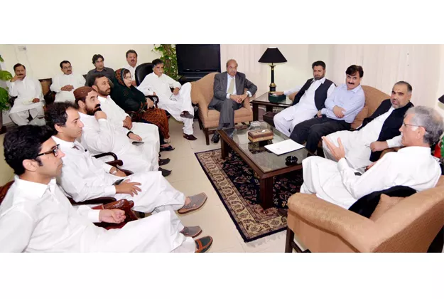 cm kp pervez khattak governer sardar mehtab khan speaker asad qaiser and parliamentary leaders of kp assembly discussing net hydel profit affairs in a meeting at cm secretariat photo nni cm kp pervez khattak governer sardar mehtab khan speaker asad qaiser and parliamentary leaders of kp assembly discussing net hydel profit affairs in a meeting at cm secretariat photo nni