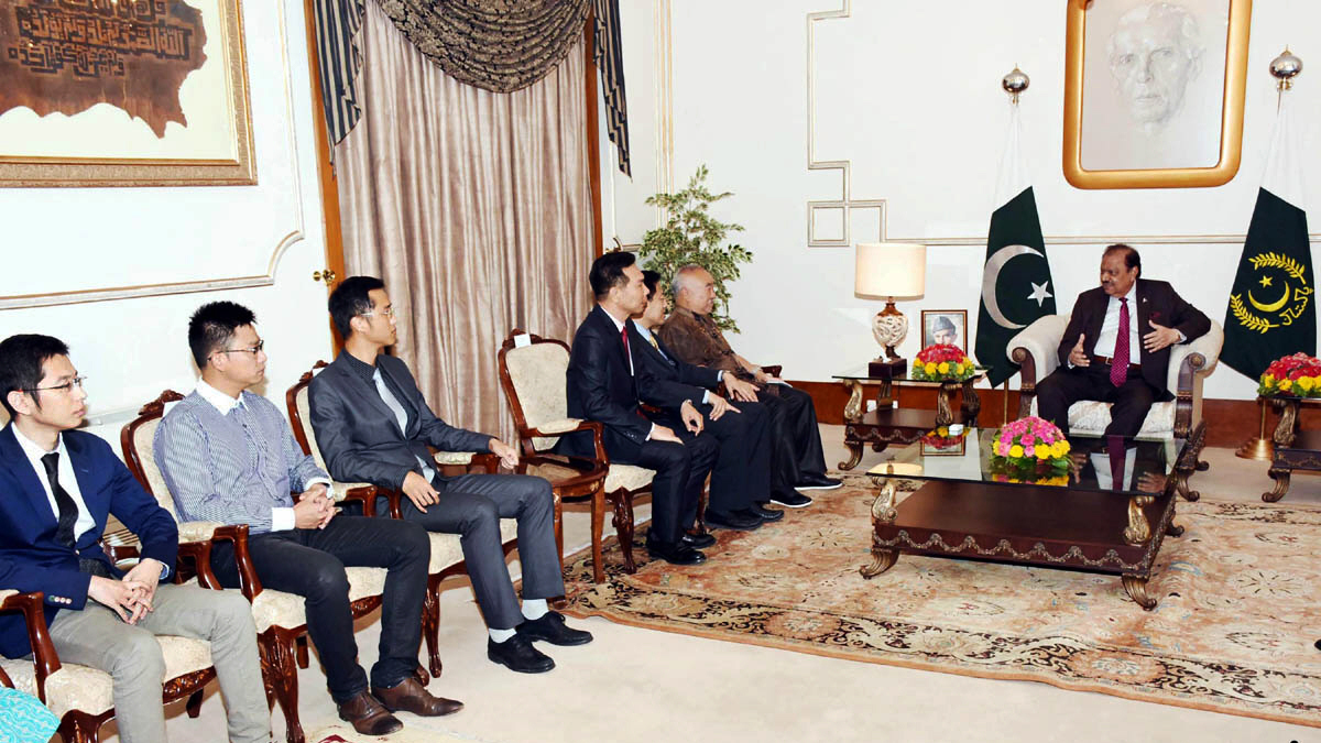 president mamnoon hussain in a meeting with a chinese delegation headed by prof li xiguang director pakistan culture and communication center tsinghua university beijing which called on him at aiwan e sadar photo nni