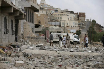 10 dead as intense coalition raids hit yemen capital