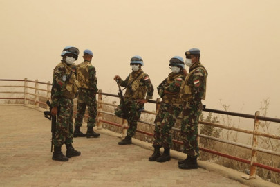 two dead hundreds treated as sandstorm engulfs middle east two dead hundreds treated as sandstorm engulfs middle east