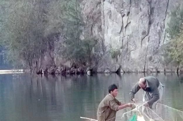 experts survey the lake to see how suitable it is for fish photo shabbir mir express experts survey the lake to see how suitable it is for fish photo shabbir mir express